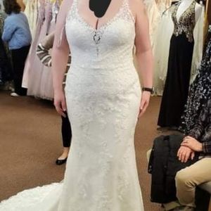 Maggie Sottero Wedding Dress, Ivory, size 18